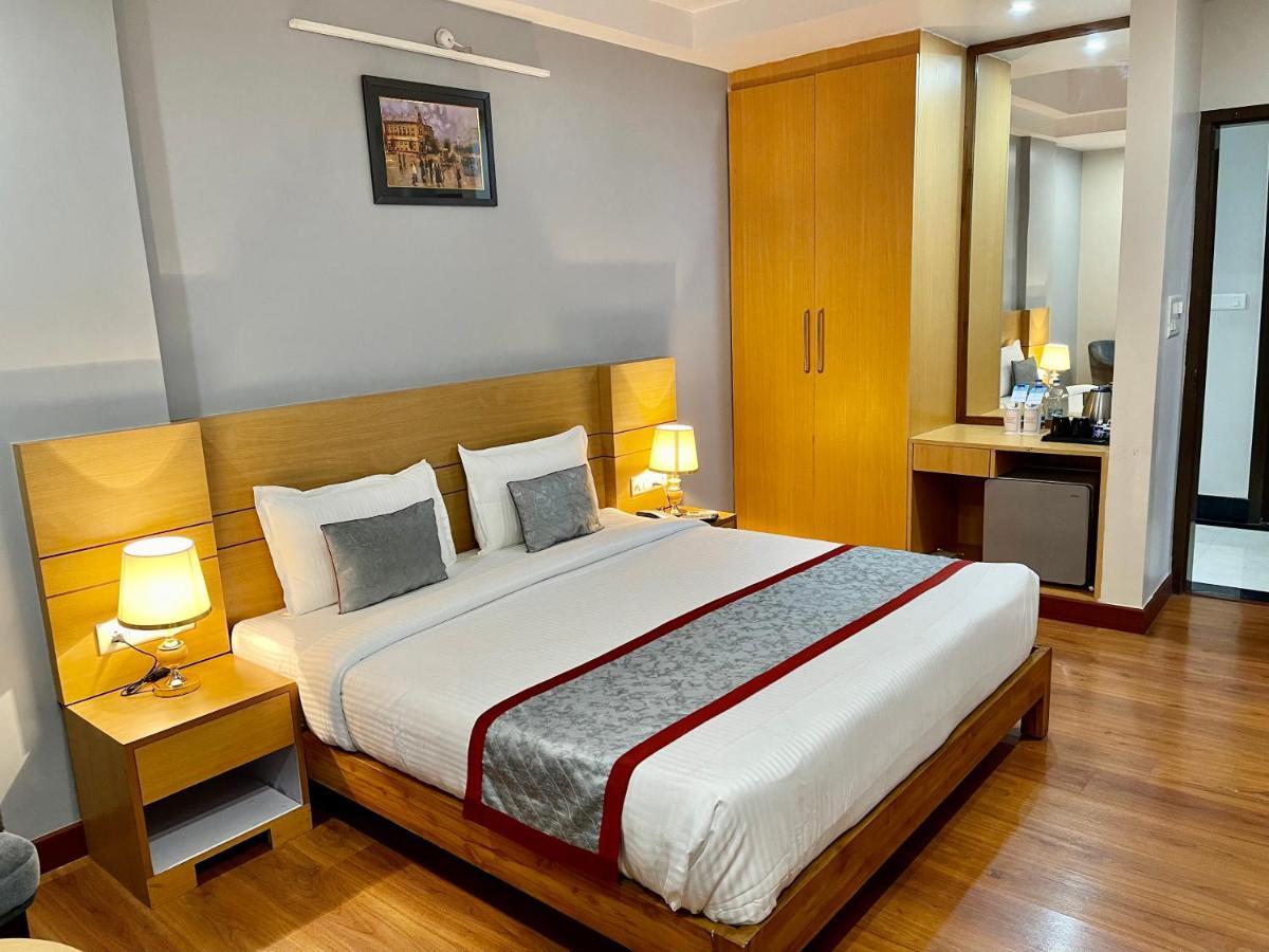 Hotel Sarvin ลัคเนา ภายนอก รูปภาพ